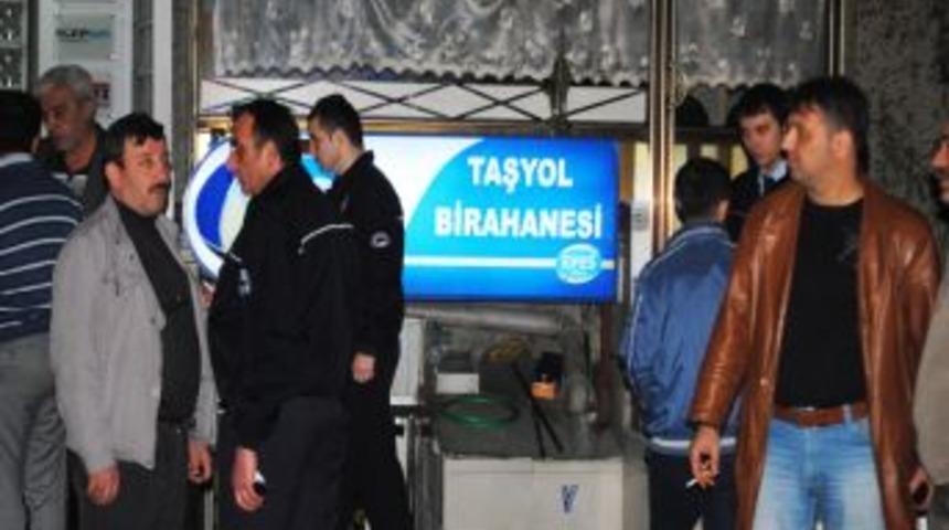 Bah&ccedil;elievler'de Silahlı Saldırı: 2 Yaralı