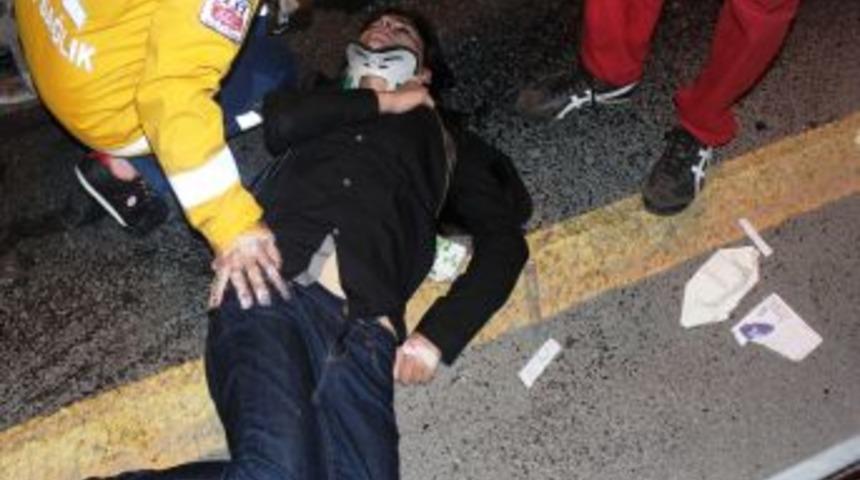 Bakırk&ouml;y'de Kaza: 3 Yaralı