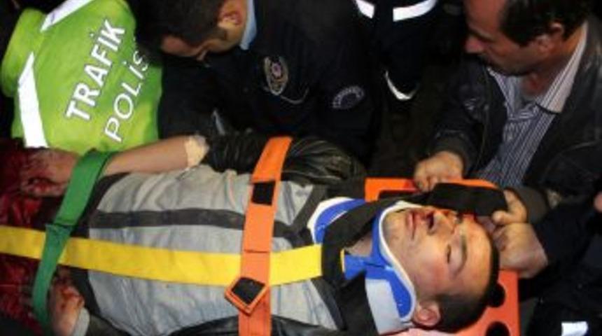 Kağıthane&rsquo;de Otomobil Viyad&uuml;kten U&ccedil;uruma Yuvarlandı: 1 Yaralı