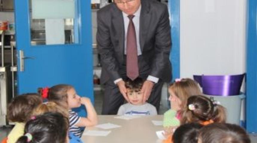 Kırklareli Belediyesinden &Ccedil;ocuklara Şeker
