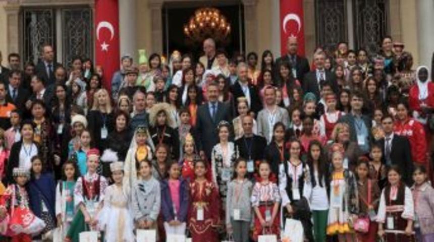 İzmir&rsquo;in 46 &Uuml;lkede 900 EXPO G&ouml;n&uuml;ll&uuml; El&ccedil;isi Oldu