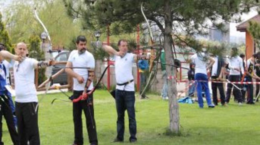 İşadamları Ok Ile Stres Attı