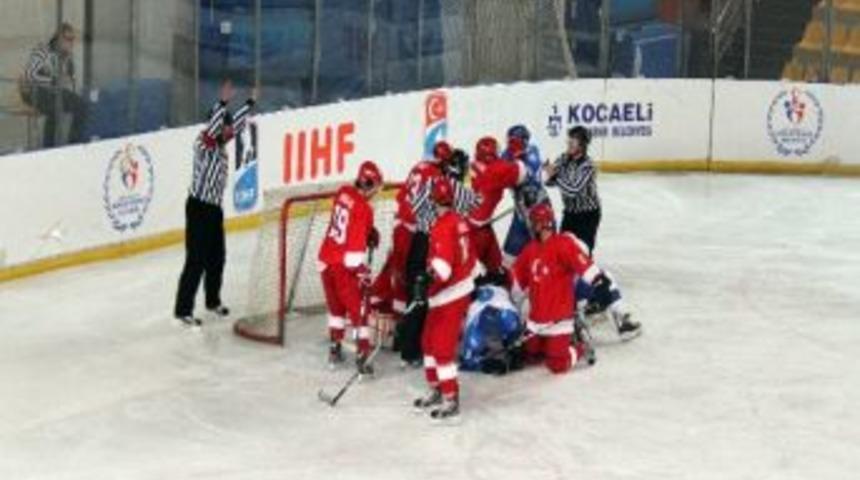 Buz Hokeyi Ma&ccedil;ında İsrail Protestosu