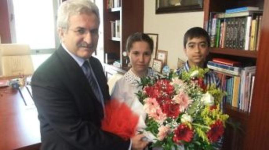 Hk&uuml; Rekt&ouml;r&uuml; &Ouml;zdemir&rsquo;den 23 Nisan Mesajı