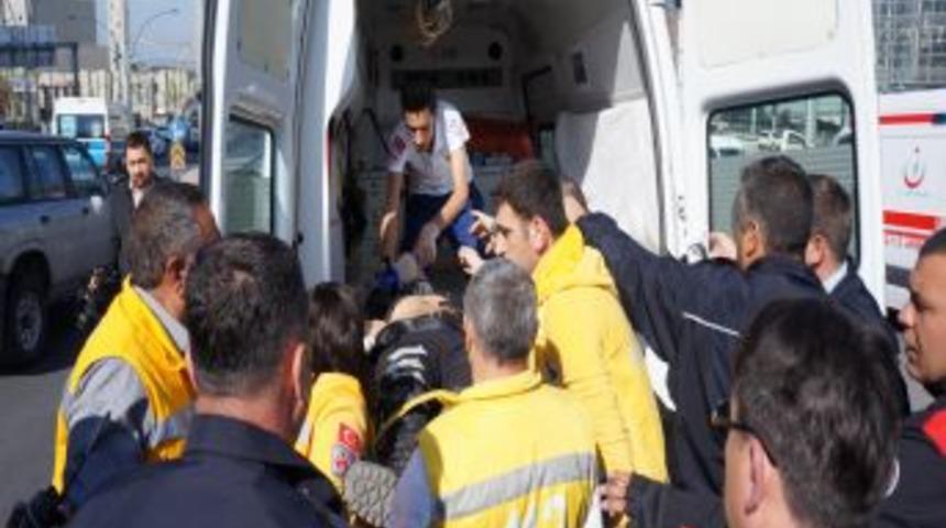 Motosikletli Yunuslar Kaza Yaptı: 1'i Ağır 2 Yaralı