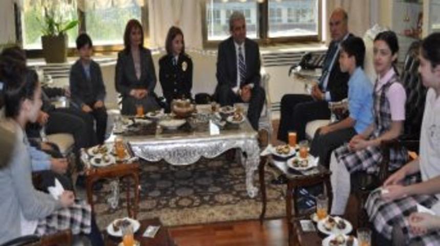 Emniyet M&uuml;d&uuml;r&uuml; &Ccedil;apkın, Koltuğunu Melisa&rsquo;ya Devretti