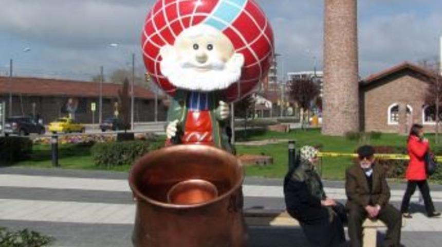 Nasrettin Hoca'nın 'doğuran Kazan' Heykeli Ilgi Odağı Oldu