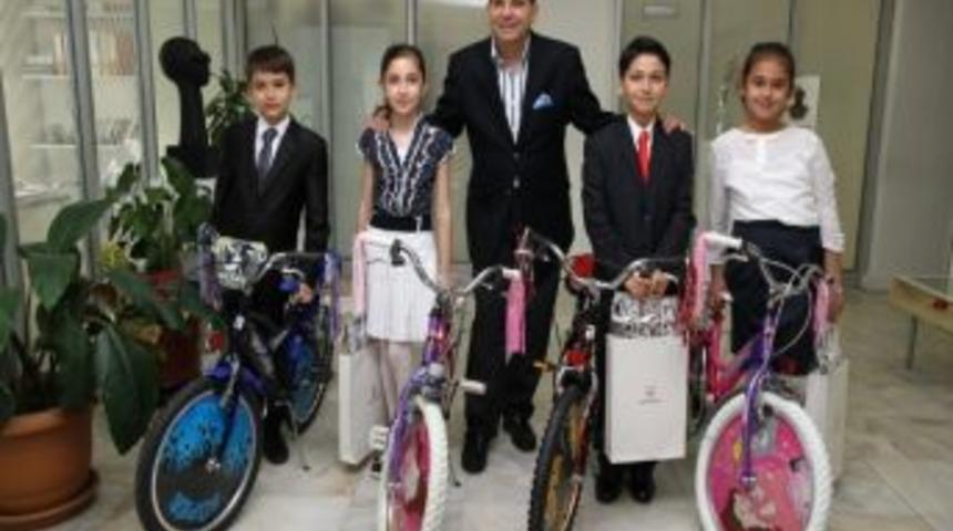 Konak Belediye Başkanı 4&rsquo;&uuml;nc&uuml; Sınıf &Ouml;ğrencisi Can Eskier Oldu