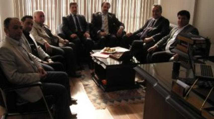 Akın'dan T&uuml;rkiye Gazetesi'ne Ziyaret