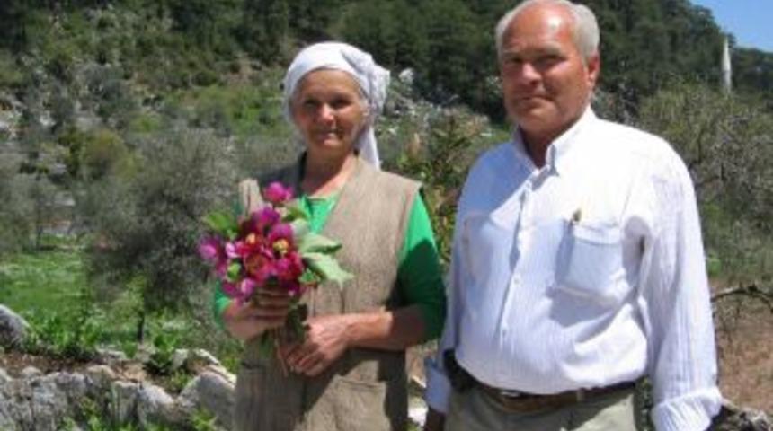 Marmaris'te Ayı G&uuml;lleri &Ccedil;i&ccedil;ek A&ccedil;tı