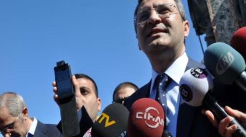 23 Nisan Kutlamasında CHP Protestosu