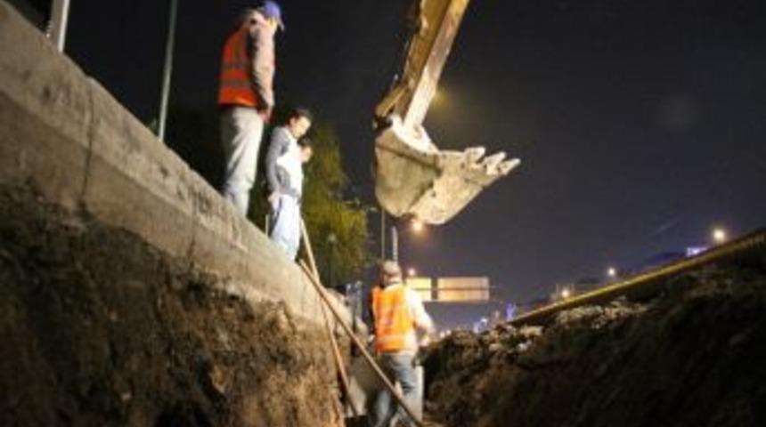 Trafik &Ccedil;ilesinin Bitirilmesi İ&ccedil;in Gece G&uuml;nd&uuml;z &Ccedil;alışıyorlar