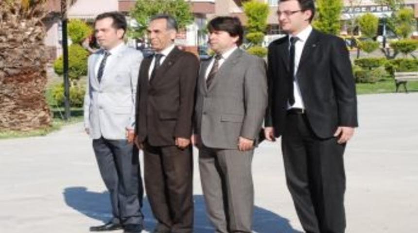 Didim&rsquo;de Siyasi Partiler 23 Nisan'ı Ayrı Ayrı Kutladı