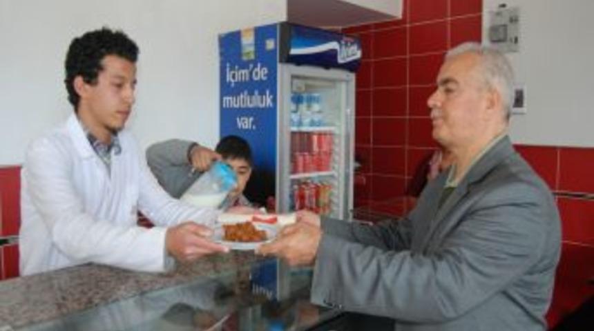 Avukat Olmayı Beklerken, Savaştan Ka&ccedil;ıp &Ccedil;iğ K&ouml;fteci Oldu