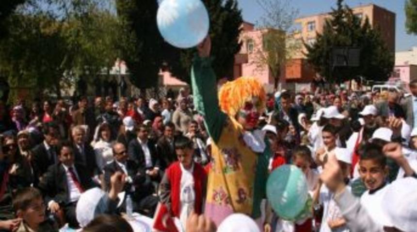 G&uuml;lnar'da 23 Nisan Kutlamalarında Palya&ccedil;olar Ilgi G&ouml;rd&uuml;