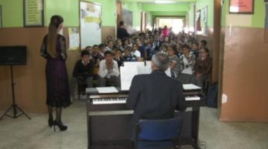 Mdob, Okul Koridorunda Konser Verdi