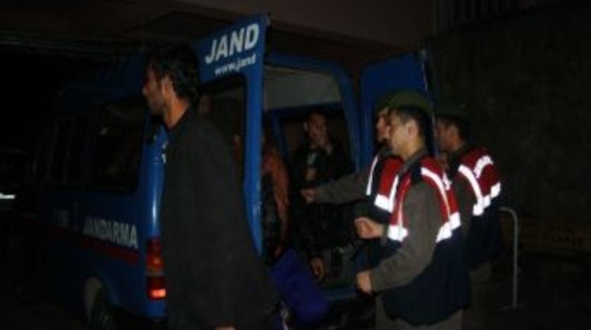 Ayvalık'ta Ka&ccedil;ak G&ouml;&ccedil;men Sayısı 25'e Y&uuml;kseldi