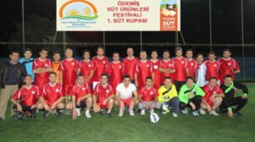 S&uuml;t Festivali İ&ccedil;in Halı Saha Turnuvası