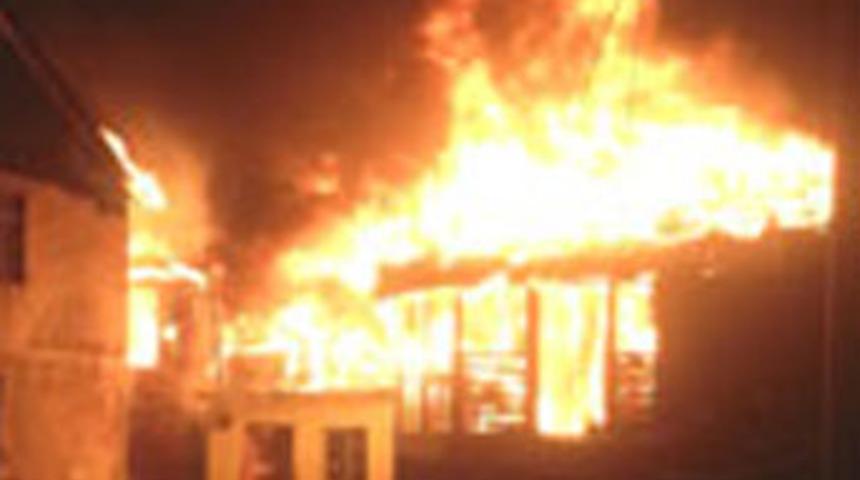 D&uuml;zce'de alevli gece