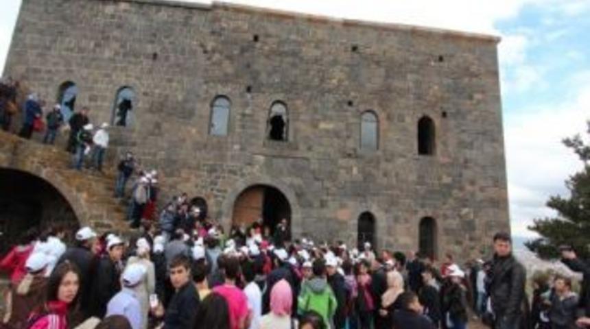 B&uuml;y&uuml;kşehir Belediyesi'nin Tarihi Ve Turisttik Yerlere D&uuml;zenlediği Geziden Vatandaşlar Memnun Kaldı