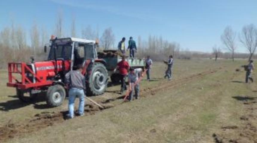 Demircilik &Ccedil;pl&rsquo;ye &Ccedil;im Futbol Sahası Yapıldı
