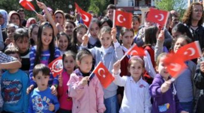 Bafra&rsquo;da 23 Nisan Coşkusu