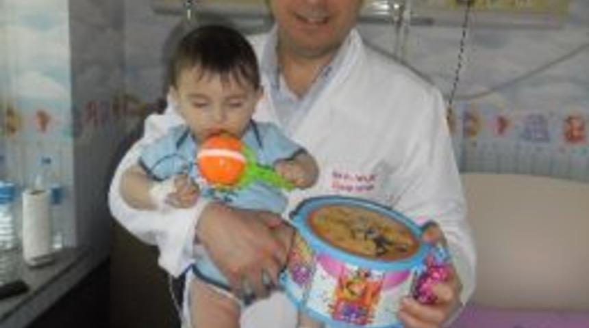 Trabzon &Ouml;zel İmperial Hastanesi&lsquo;nde Tedavi G&ouml;ren &Ccedil;ocuklara 23 Nisan Hediyesi