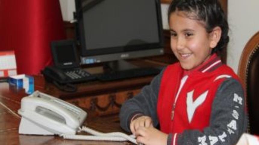 &Ccedil;ocuk Vali Ve Belediye Başkanı Talimatlar Yağdırdı