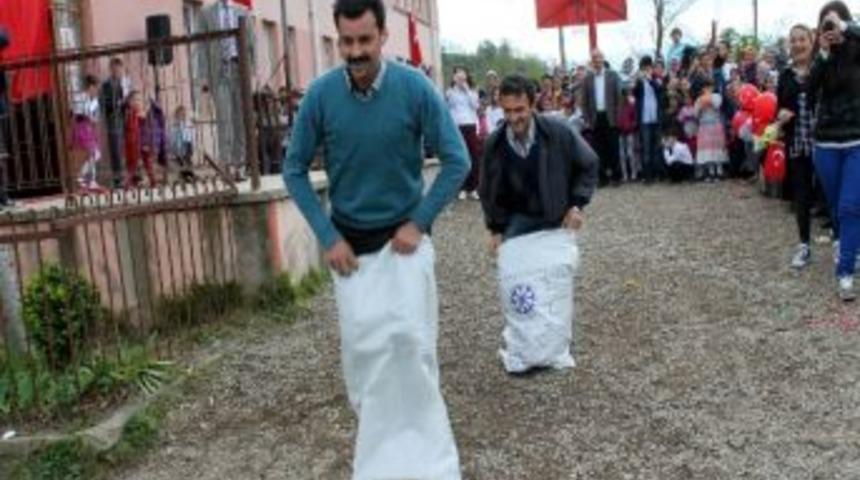 K&ouml;y Okulunda 23 Nisan Coşkusu