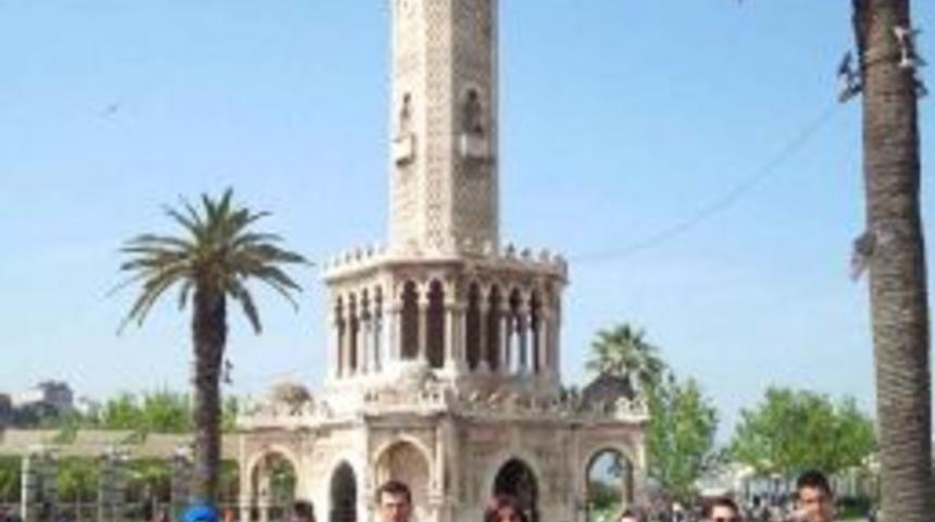 Van Depremi, Erciş Ve Menemenli &Ccedil;ırakları Kardeş Yaptı