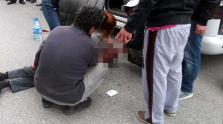 Yaralının boğazını kesip kayatını kurtardı