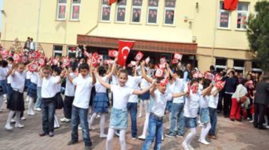 23 Nisan Edremit Ve Ak&ccedil;ay&rsquo;da Coşkuyla Kutlandı