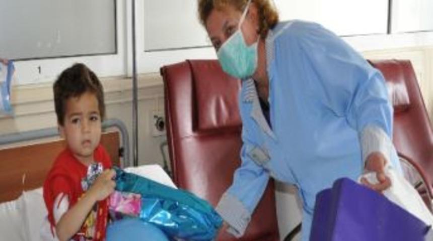 Hasta &Ccedil;ocuklara Renkli 23 Nisan Kutlaması