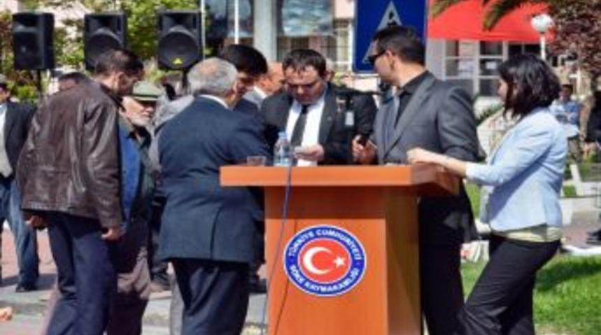 S&ouml;ke&rsquo;deki Kutlamalarda Milletvekili Erdem&rsquo;in Telgrafı Kısa S&uuml;reli Oluşturdu