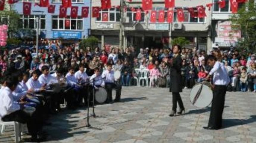 Hayrabolu&rsquo;da 23 Nisan Ulusal Egemenlik Ve &Ccedil;ocuk Bayramı T&ouml;renlerle Kutlandı