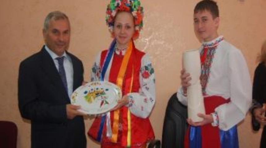 Yabancı &Ccedil;ocuklar G&uuml;l&rsquo;&uuml; Ziyaret Etti