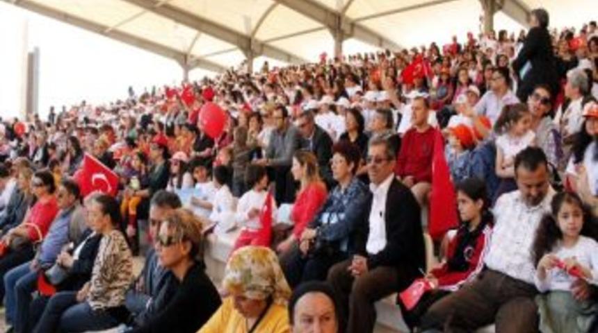 Mersin'de 23 Nisan Renkli G&ouml;r&uuml;nt&uuml;lerle Kutlanıyor