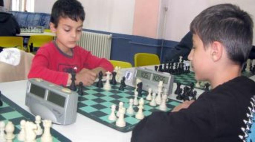 Artvin'de Satran&ccedil; Turnuvası Yapıldı