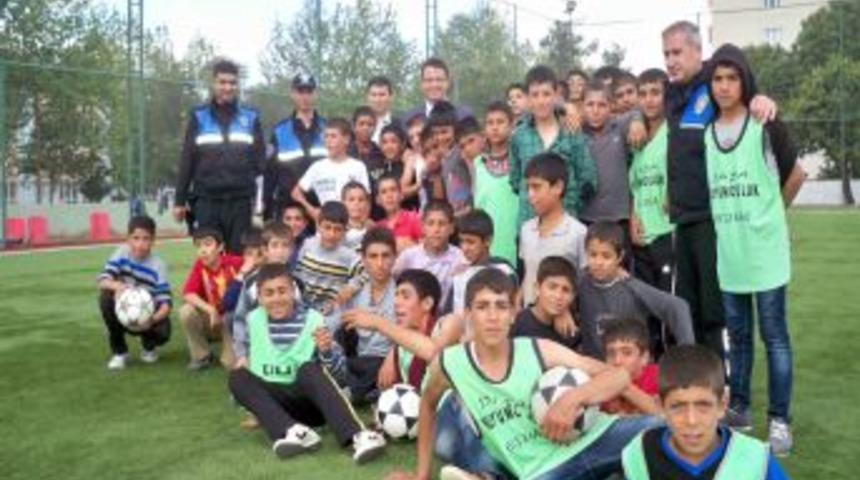 Yeşil Sahalar, Bu Kez Polis-&ouml;ğrenci Karşılaşmasına Sahne Oldu