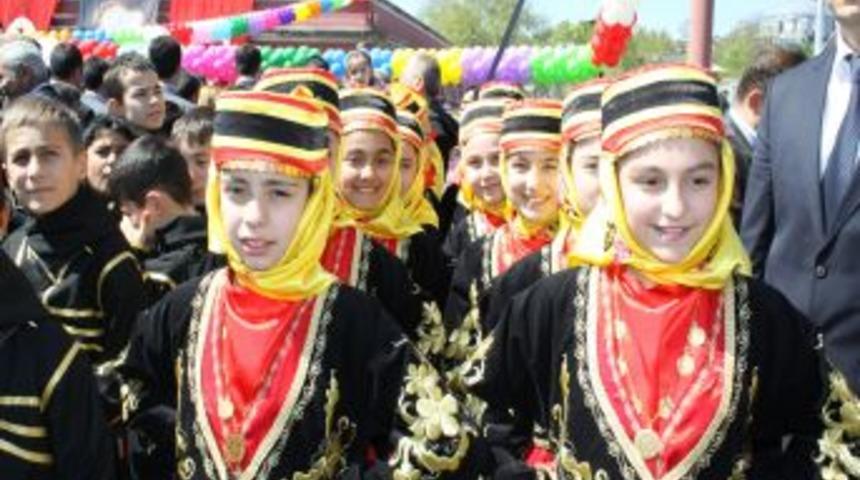 Miniklerin Bayram Coşkusu Feshane'ye Sığmadı