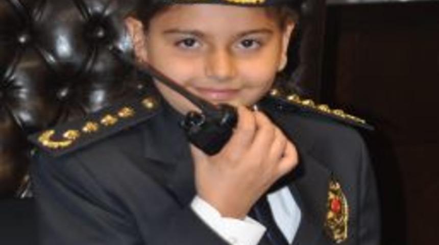 İzmir Emniyet M&uuml;d&uuml;r&uuml; Bilkay Makamını 4. Sınıf &Ouml;ğrencisine Devretti