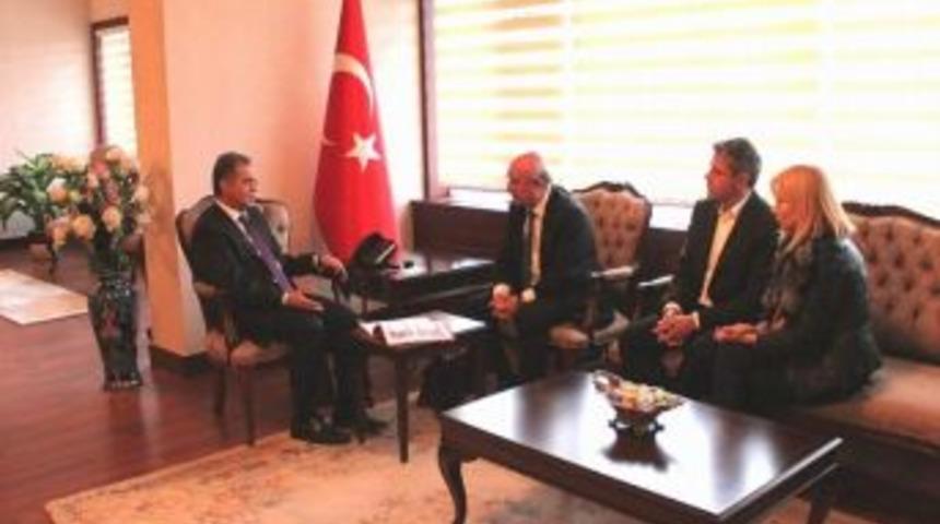 Uluslararası Mavi Hilal İnsani Yardım Vakfı'ndan Vali Tapsız&rsquo;a Ziyaret