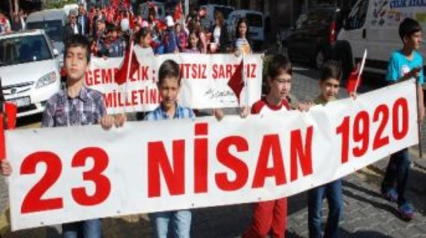 Aydınlı &Ccedil;ocuklar 23 Nisan&rsquo;ı Coşkuyla Kutladı