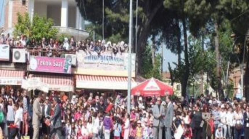 K&ouml;şk&rsquo;teki Kutlamalara &Ccedil;ocukların Yanı Sıra B&uuml;y&uuml;kler De Yoğun İlgi G&ouml;sterdi