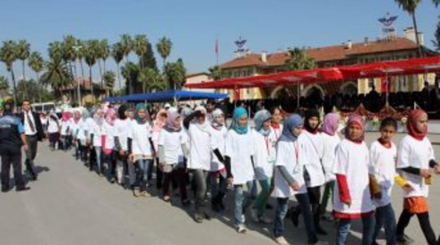 Adana'da 23 Nisan Kutlamalarına Suriyeli &Ouml;ğrenciler Renk Kattı