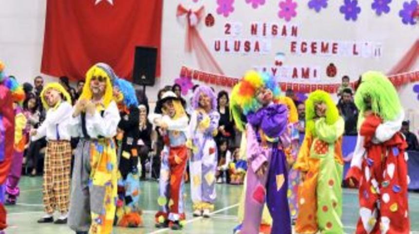 Mamak&rsquo;ta Sahne Ye &Ccedil;ocuklar &Ccedil;ıktı