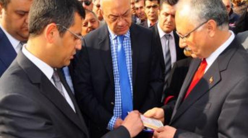 Manisa&rsquo;daki 23 Nisan Kutlamalarında Program Krizi Yaşandı