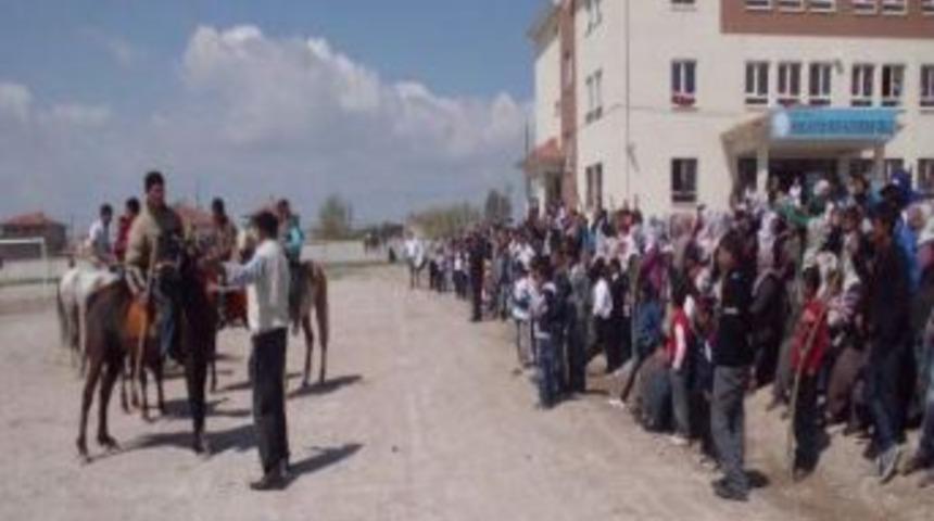 Sindelh&ouml;y&uuml;k&rsquo;te 23 Nisan Coşkusu