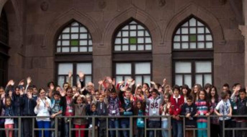 Bakan Avcı, 66 &Ouml;ğrenci Ile 1. TBMM Binasını Gezdi