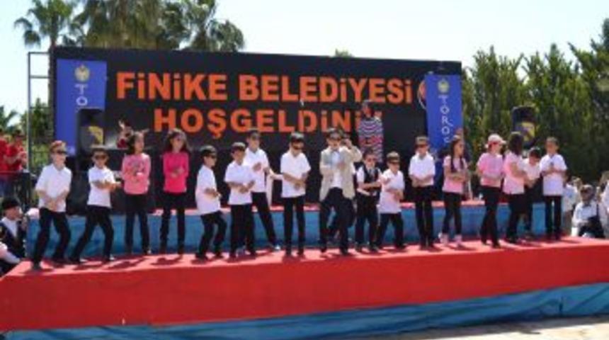 Gangnam Style Şovlu 23 Nisan Kutlaması